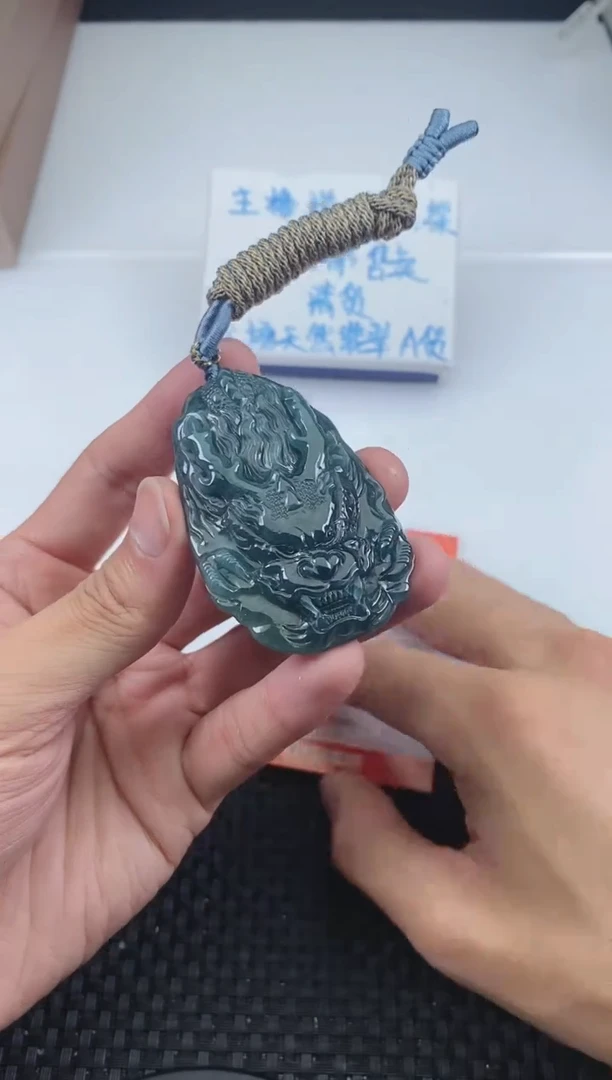 翡翠未镶嵌颈饰
