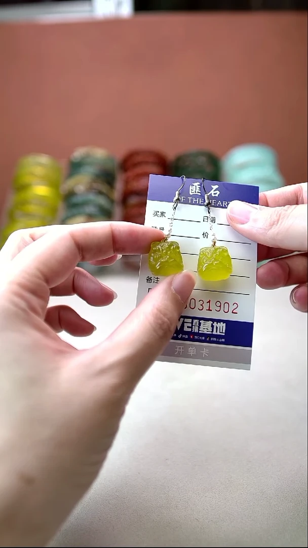 银S925镶嵌岫玉耳饰1