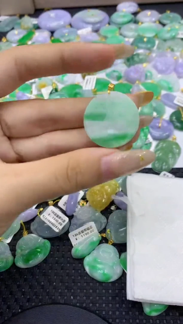 颈饰18K金镶嵌翡翠天然缅甸翡翠A货