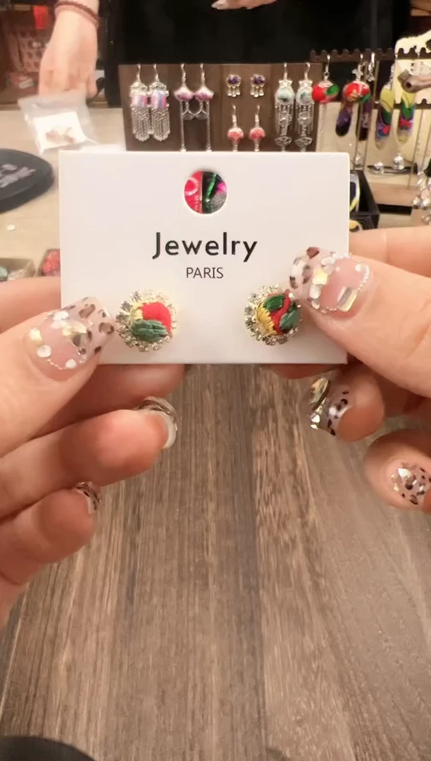 【闪购商品】织绣民族风老绣饰品566