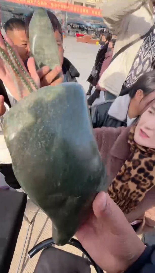 未镶嵌和田玉（糖玉）挂件和田玉