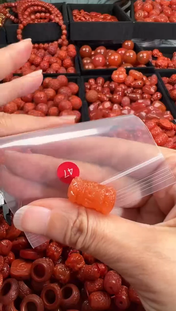 南红玛瑙未镶嵌颈饰1