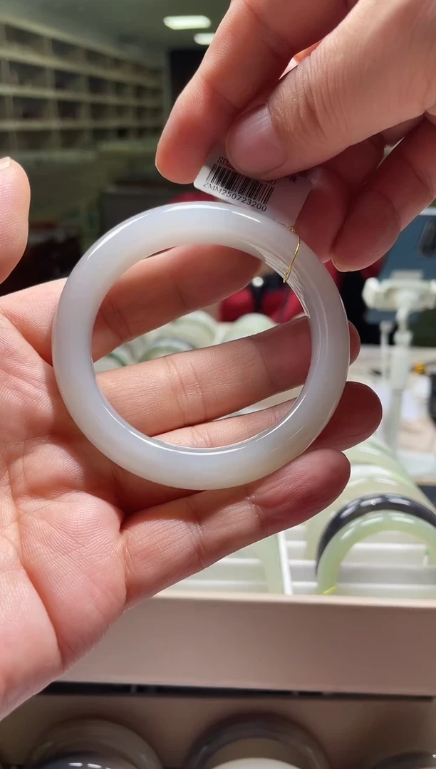 未镶嵌手镯和田玉57圈口 3200