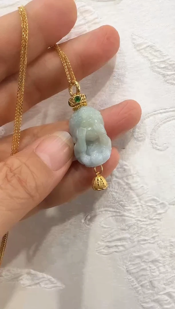 翡翠未镶嵌颈饰国风