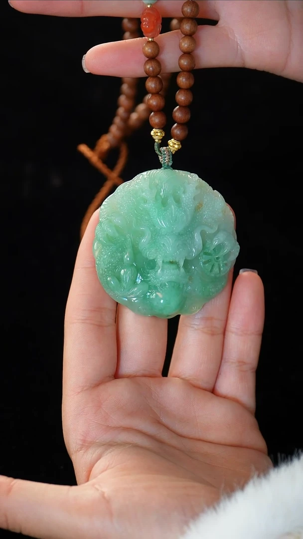 【闪购商品】翡翠颈饰未镶嵌龙牌