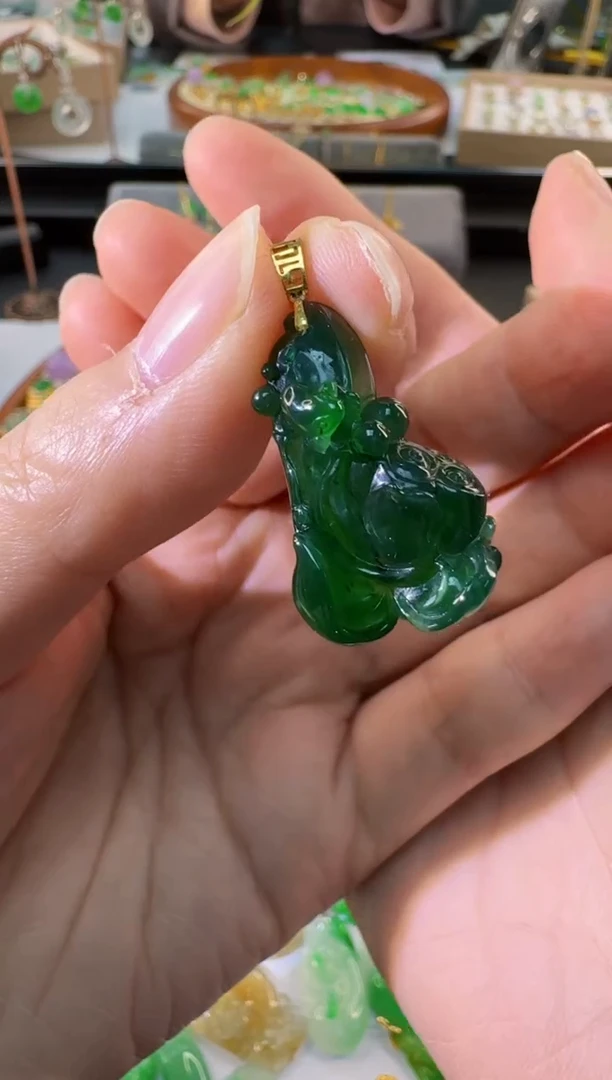 【闪购商品】翡翠颈饰18K金镶嵌缅甸翡翠A货吊坠