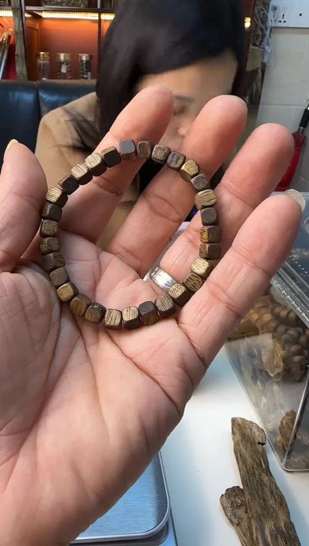 沉香碎屑沉香小方糖99沉卡6单圈多样性发一