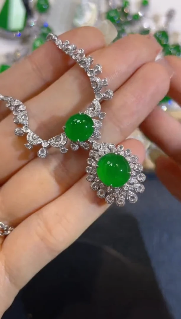 颈饰18K金镶嵌翡翠团购6