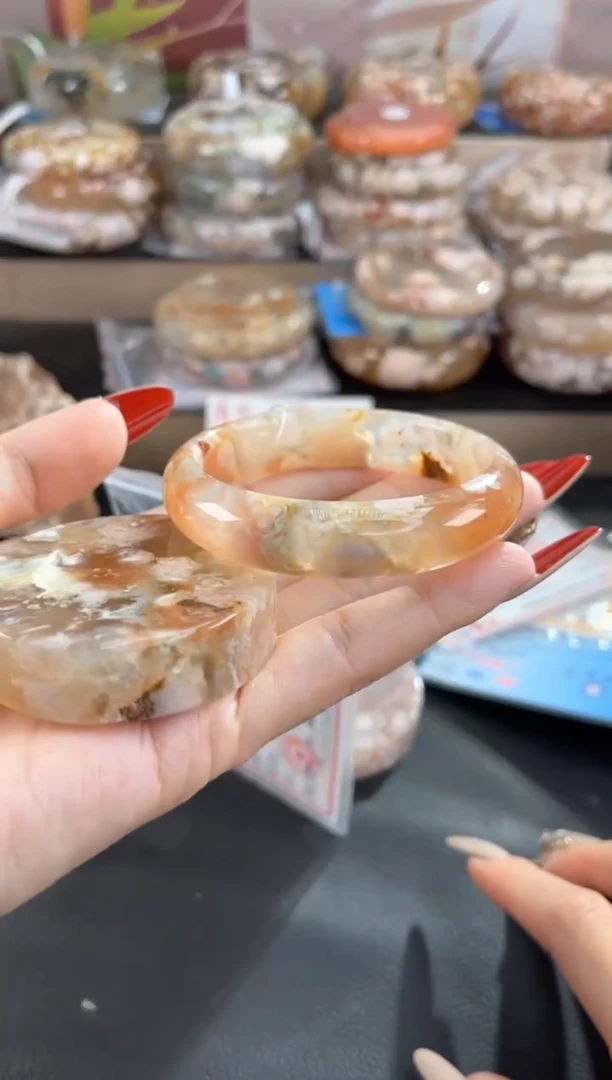 未镶嵌手镯石英质玉54