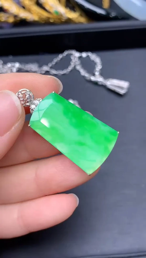 颈饰18K金镶嵌翡翠386-雪姐翡翠天天见