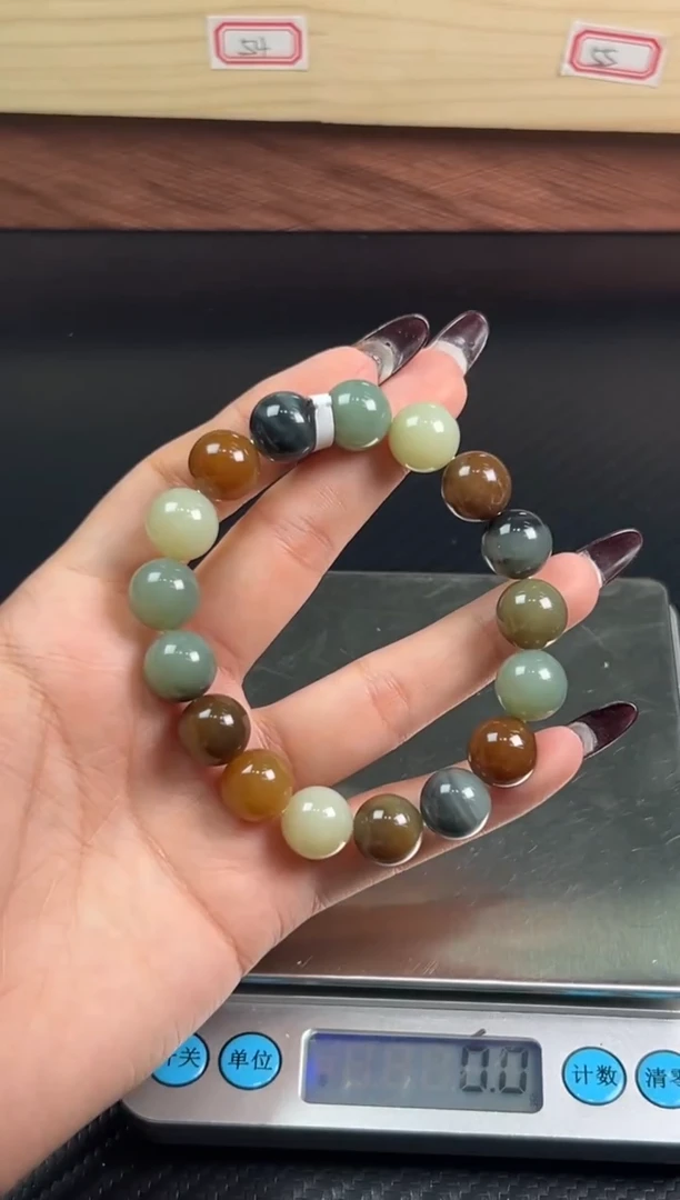 未镶嵌手串和田玉?**?且末微色差卡12MQ