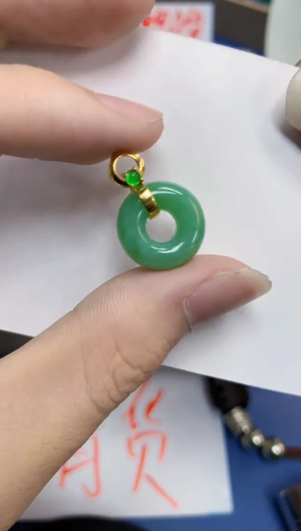 翡翠未镶嵌颈饰      1