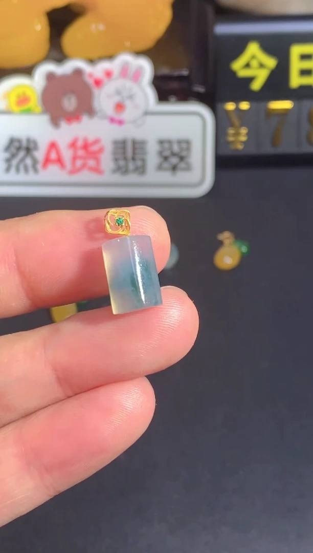 颈饰18K金镶嵌翡翠