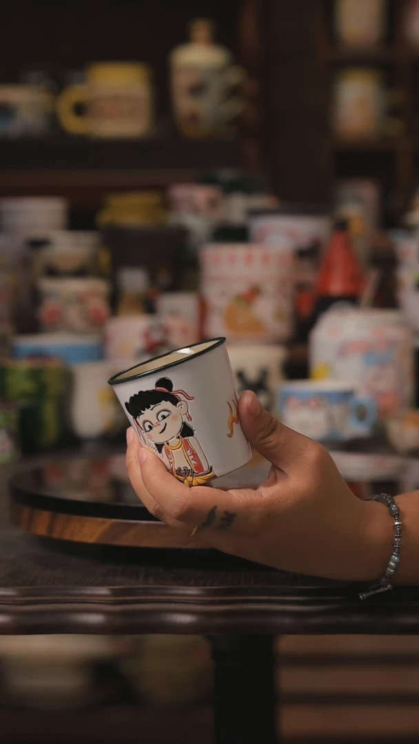 摆件景德镇釉下彩绘设计师款式陶瓷