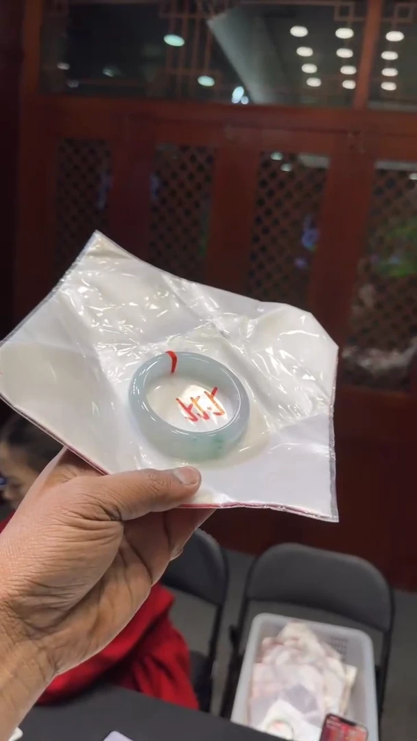 【闪购商品】翡翠手镯未镶嵌手镯