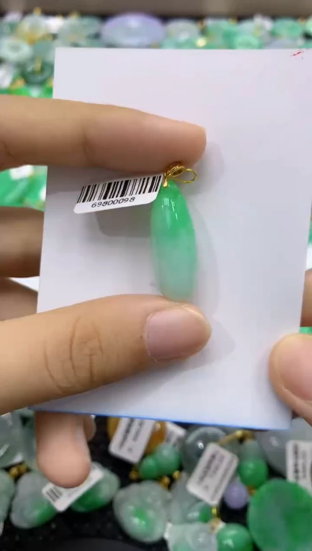 颈饰未镶嵌翡翠天然缅甸翡翠A货