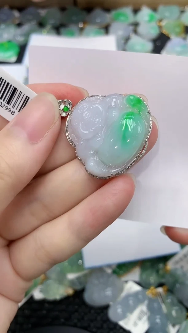 翡翠18K金镶嵌颈饰111111111