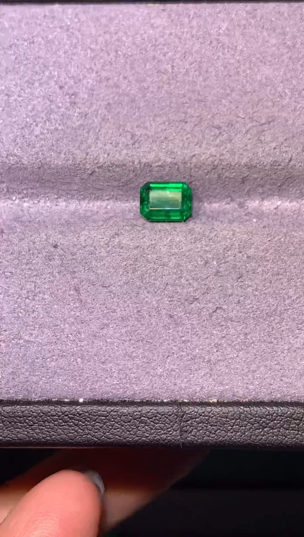 裸石祖母绿1.05ct赞比亚沃顿微油吉尔德