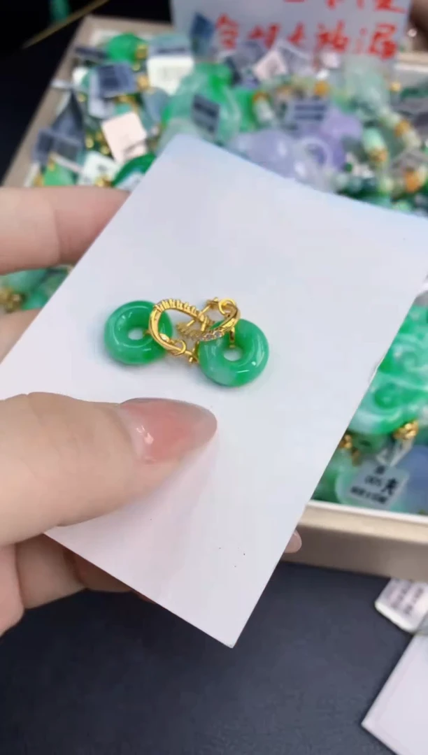翡翠未镶嵌吊坠(不含链)1