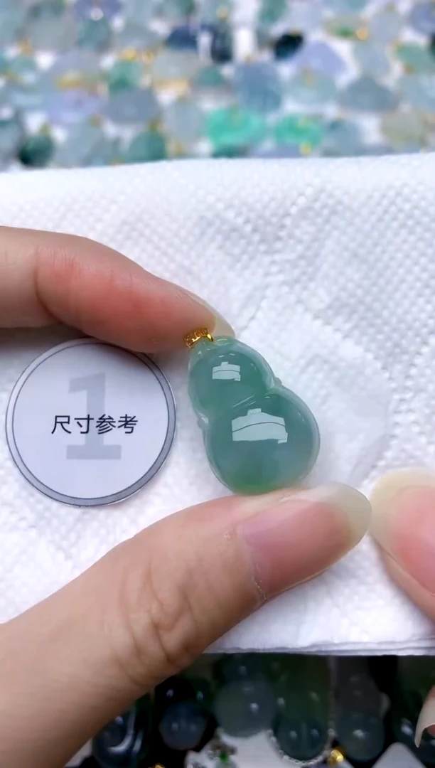颈饰18K金镶嵌翡翠天然A货翡翠