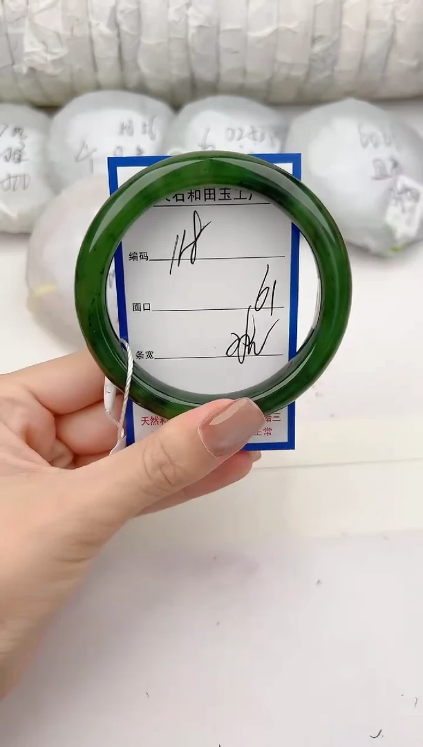 和田玉手镯未镶嵌118颜色微差无瑕疵