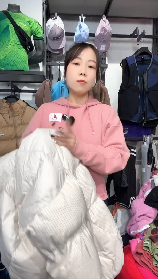 躲**里1066编码 耐克卫衣服饰过款为准 尺码