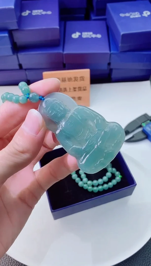翡翠未镶嵌颈饰
