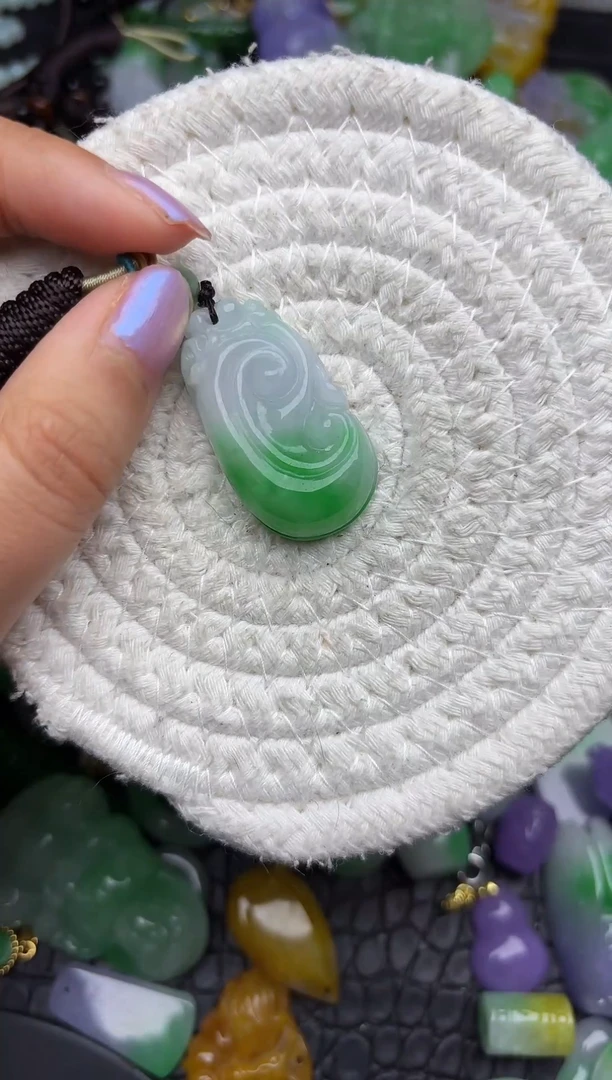 颈饰未镶嵌翡翠缅甸翡翠吊坠