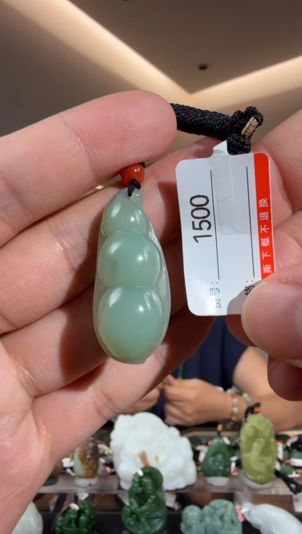 和田玉未镶嵌颈饰1