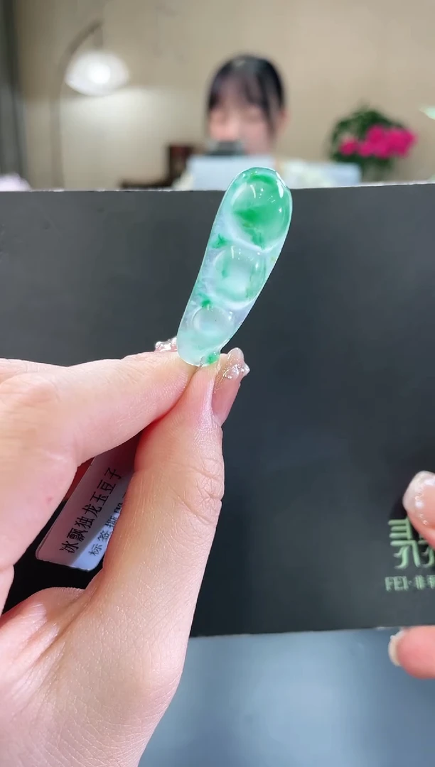 石英质玉合金颈饰福豆