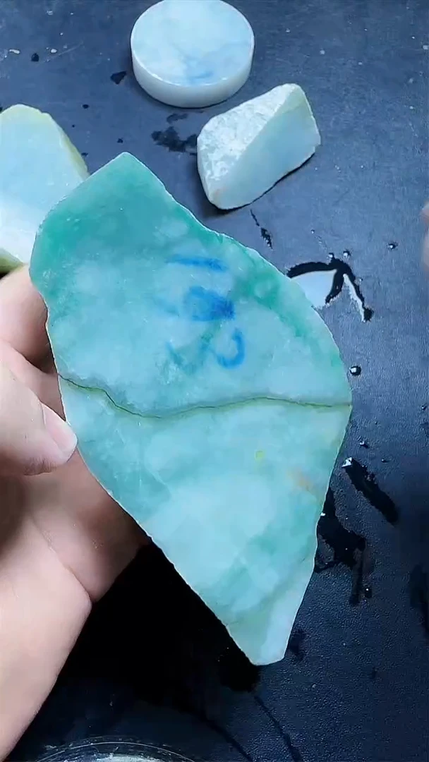 翡翠未镶嵌颈饰081翡翠