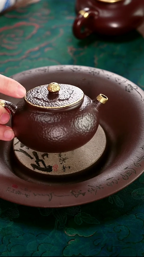 茶壶紫砂四号井茄皮紫泥描金锤纹莲盖扁韵