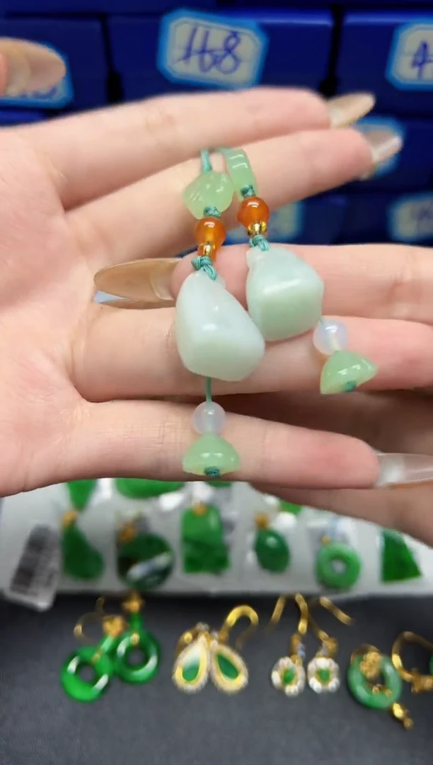 【闪购商品】翡翠吊坠(不含链)未镶嵌Y翡翠/支持复检/一件