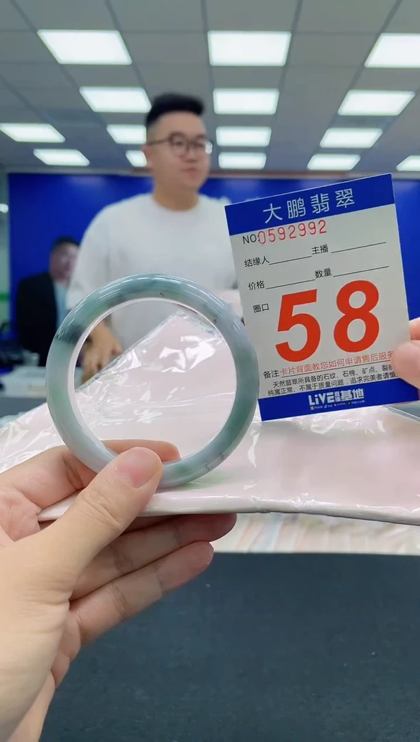 翡翠手镯未镶嵌AAAAAAAAA
