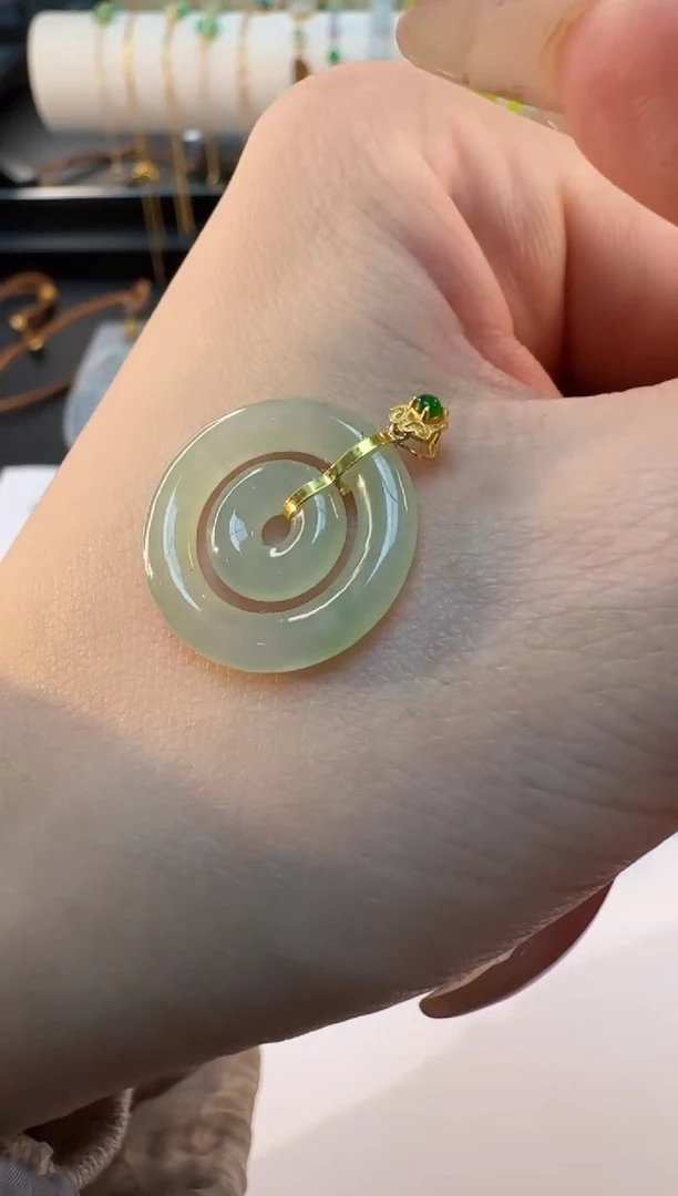 【闪购商品】翡翠颈饰18K金镶嵌缅甸翡翠A货吊坠