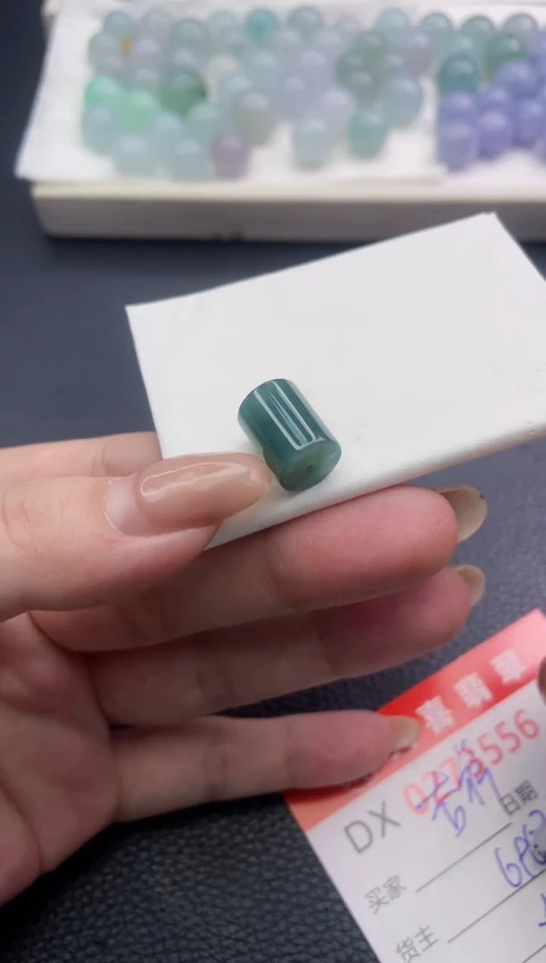 未镶嵌定制翡翠吉**意珠子