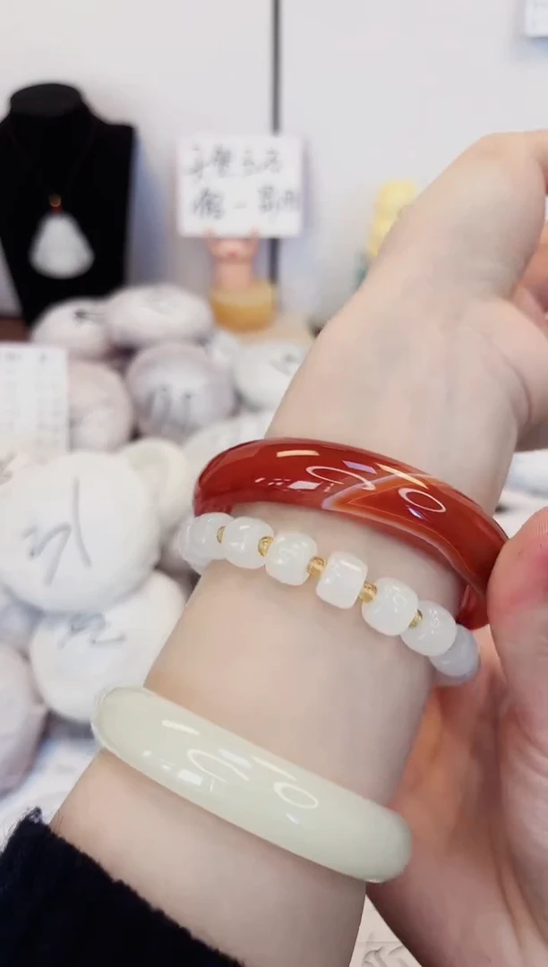 【闪购商品】石英质玉手镯未镶嵌325-玛瑙圈口64