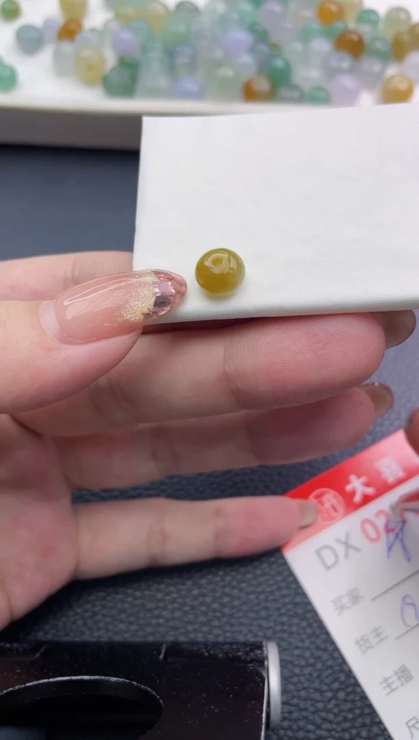 未镶嵌定制翡翠我*棒珠子