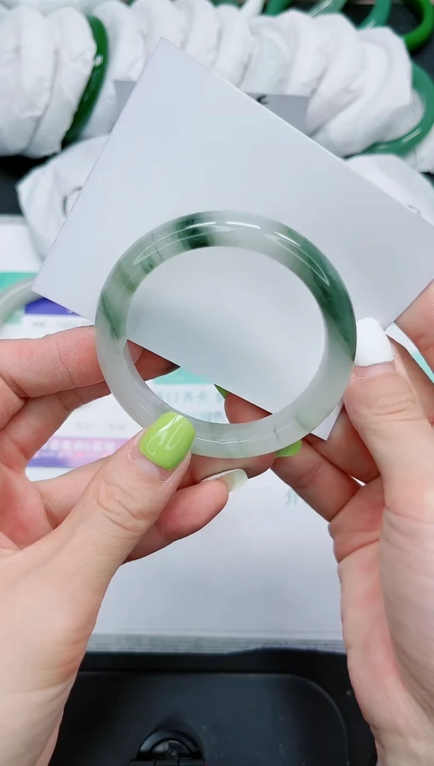 石英质玉手镯未镶嵌741/52.3