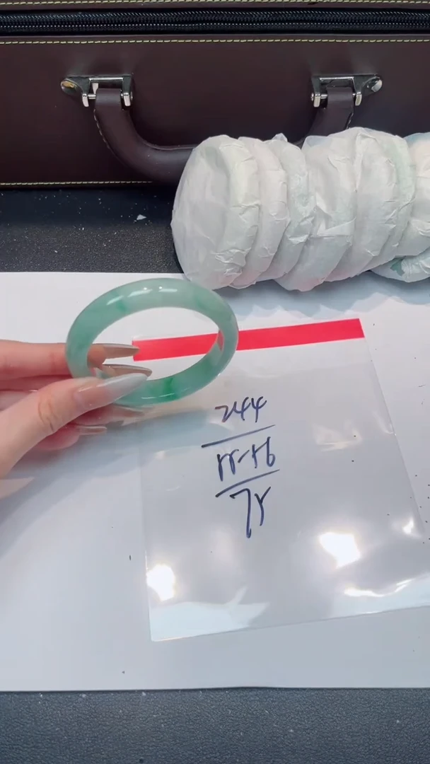 未镶嵌手镯翡翠翡翠手镯断码清默认有瑕NO退换介意勿拍244