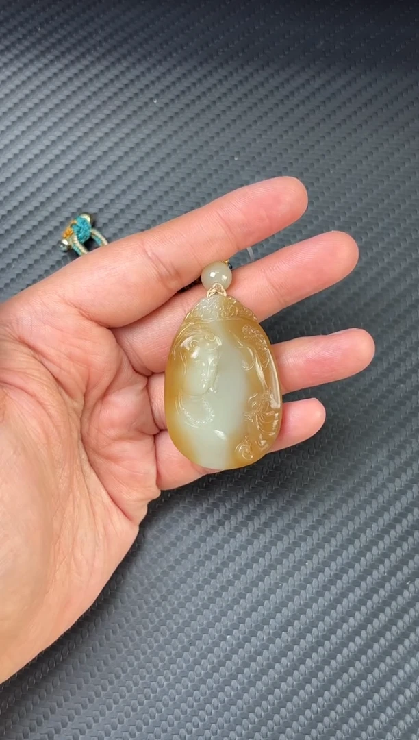 吊坠(赠链)未镶嵌和田玉若羌微色差吊坠m