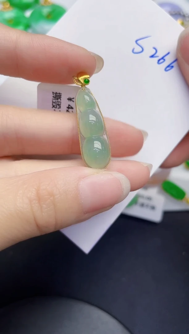 颈饰18K金镶嵌翡翠缅甸天然翡翠A货