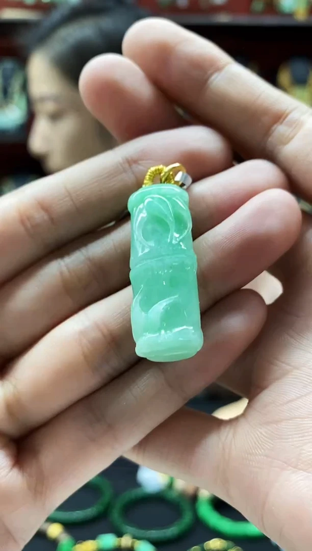 颈饰未镶嵌翡翠吊坠