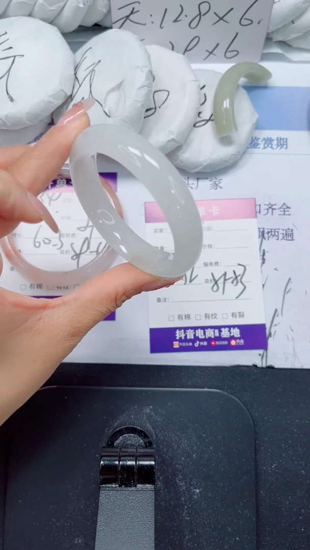 未镶嵌手镯石英质玉35-52