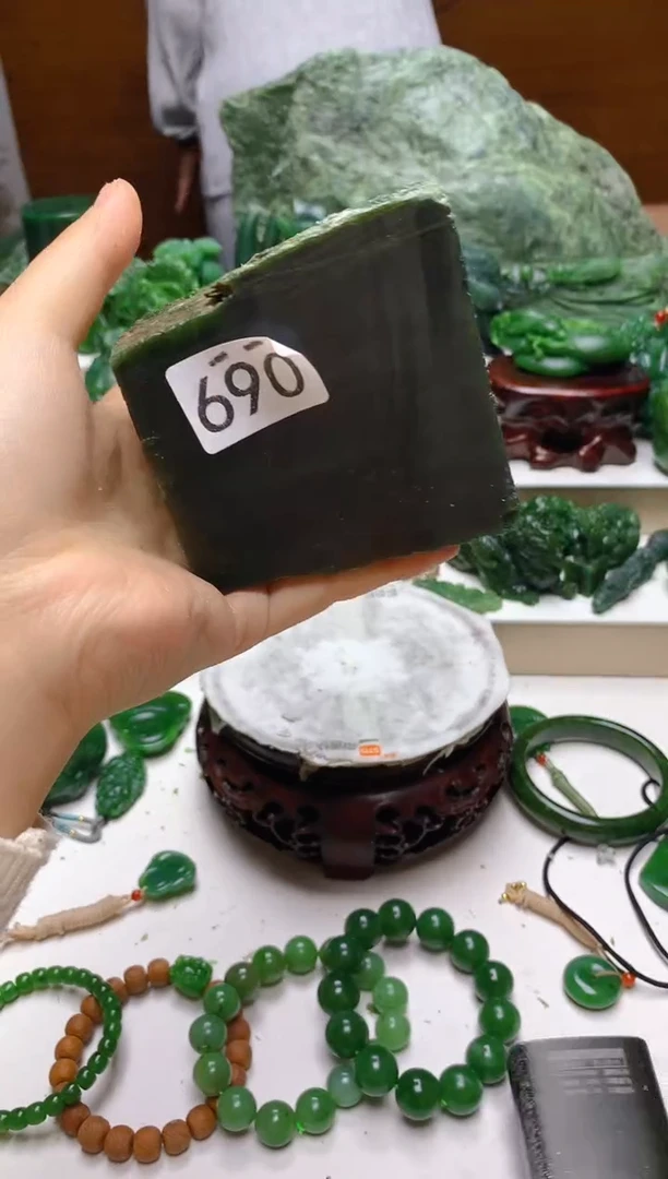 未镶嵌和田玉（碧玉）珠宝半成品1