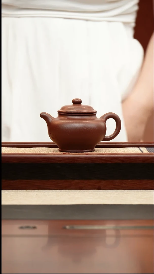 中槽请掇只220cc手工紫砂壶