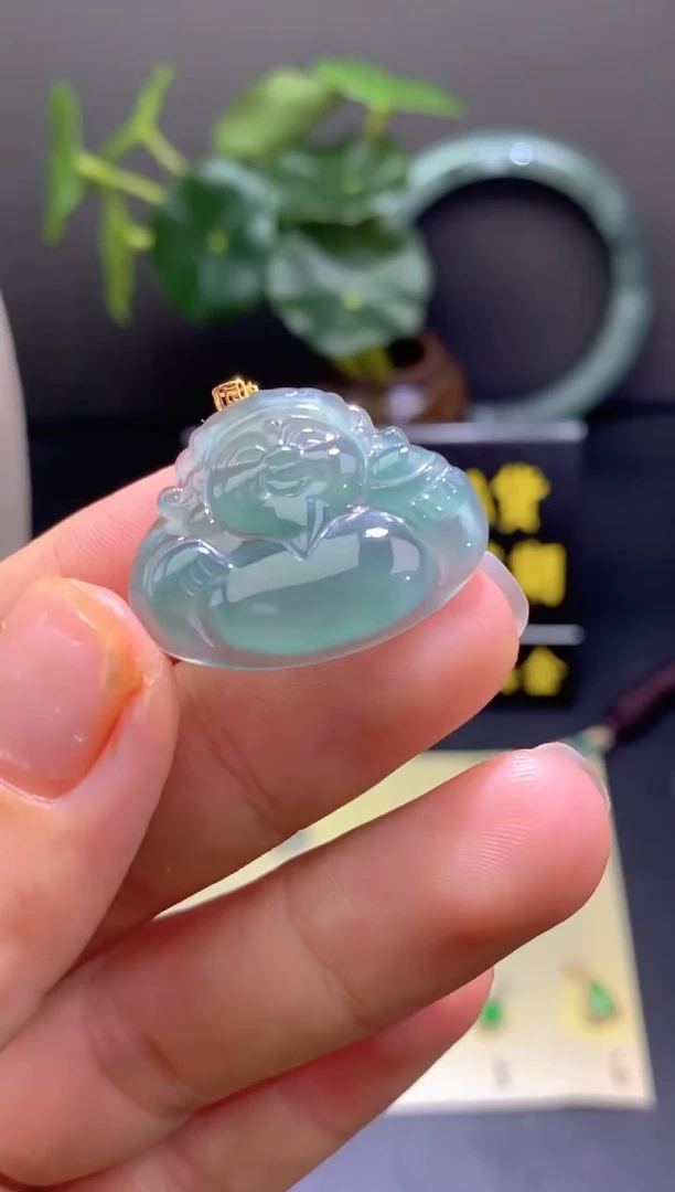 翡翠18K金镶嵌颈饰翡翠吊坠