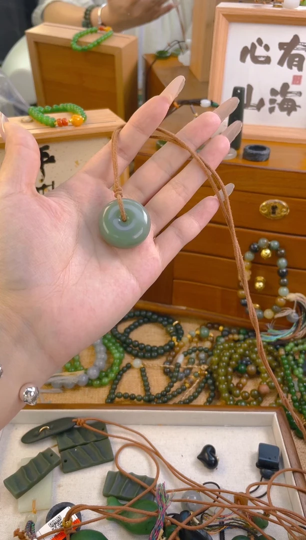 手链未镶嵌和田玉吊坠
