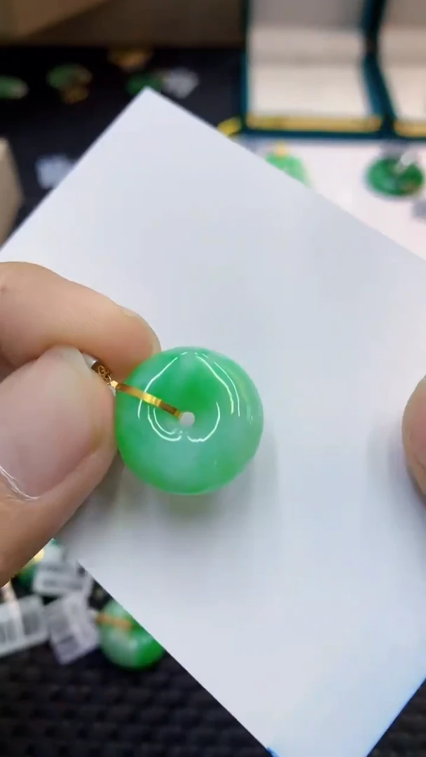 翡翠18K金镶嵌吊坠(不含链)1