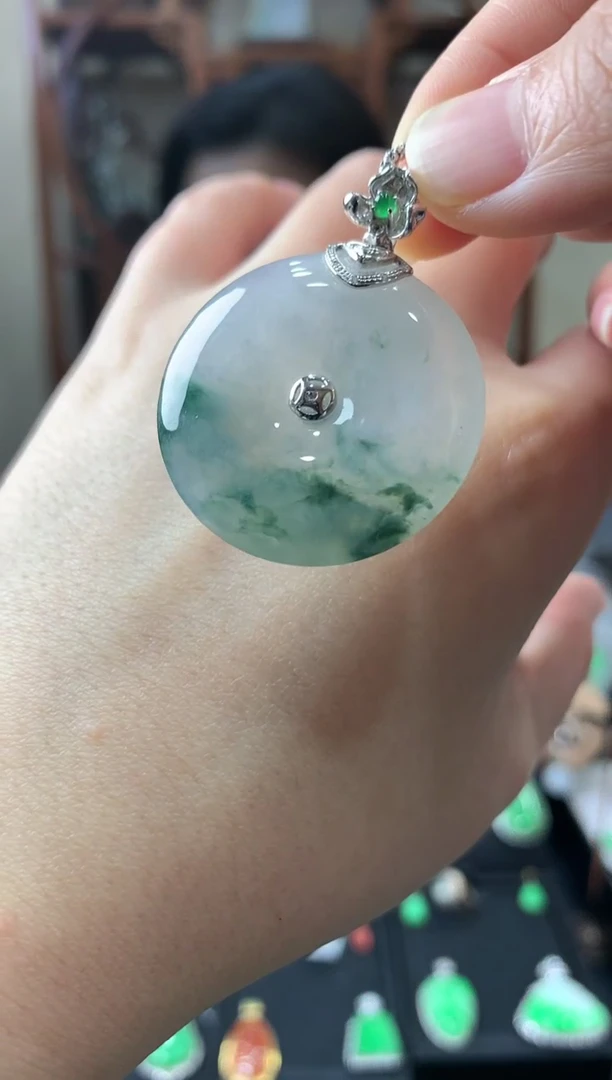 【闪购商品】翡翠吊坠(不含链)18K金镶嵌挂件